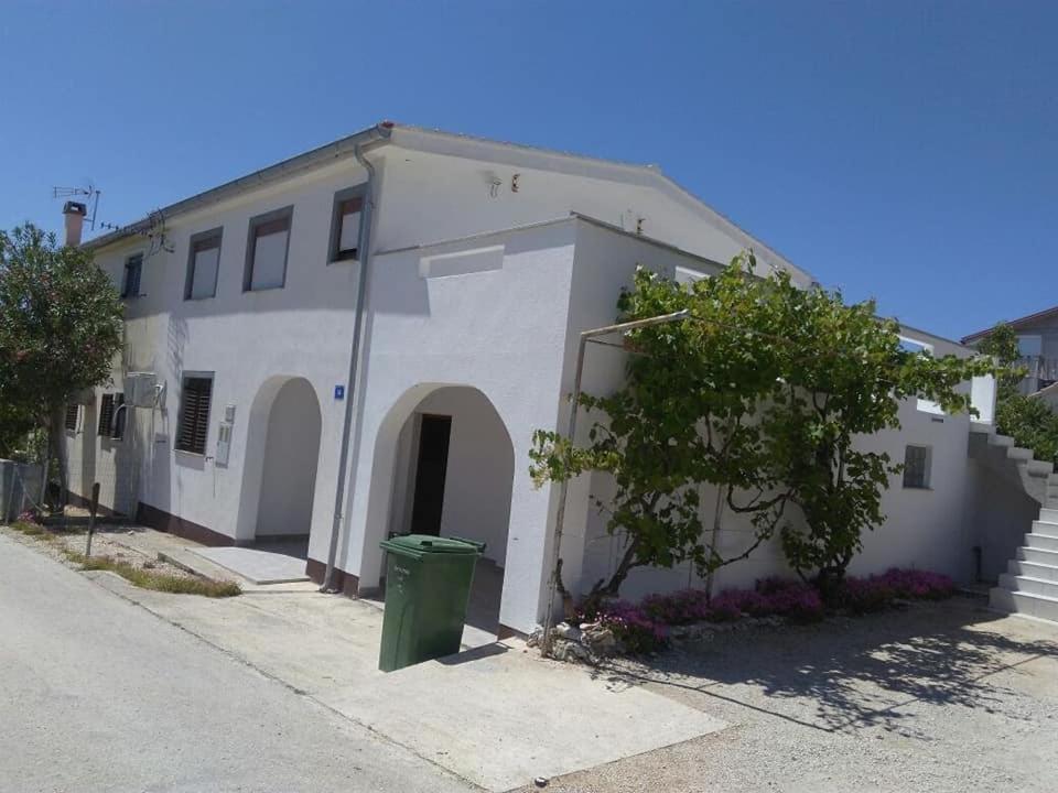 Leo Apartamento Vir Exterior foto