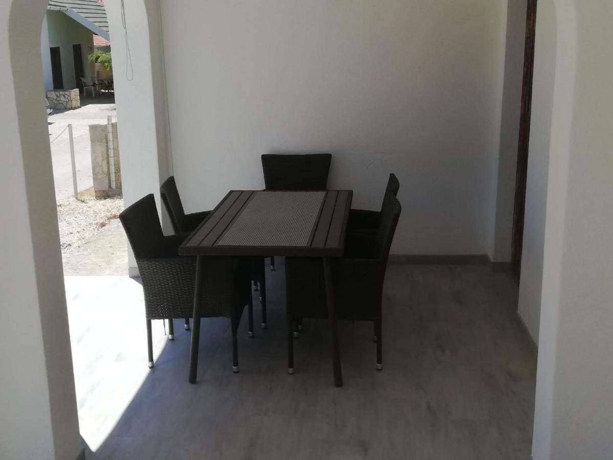 Leo Apartamento Vir Exterior foto